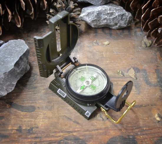 Kompass von Herbertz mit Kunststoffgehäuse dunkelgrün,